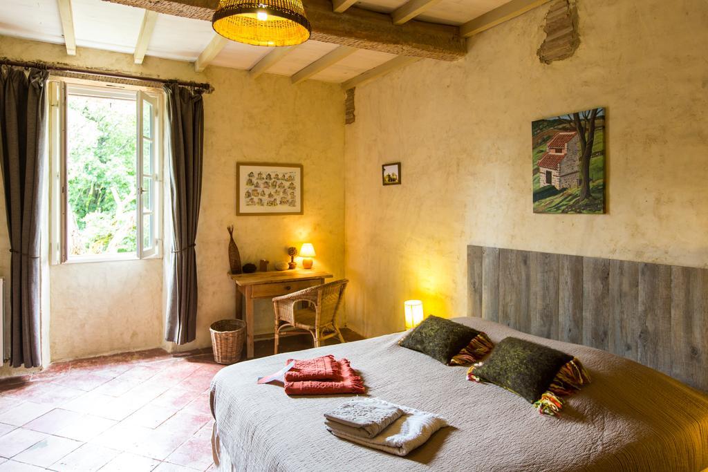 Bed and Breakfast Au Mas Des Calmettes Parisot  Exterior foto