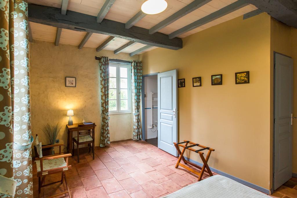 Bed and Breakfast Au Mas Des Calmettes Parisot  Exterior foto