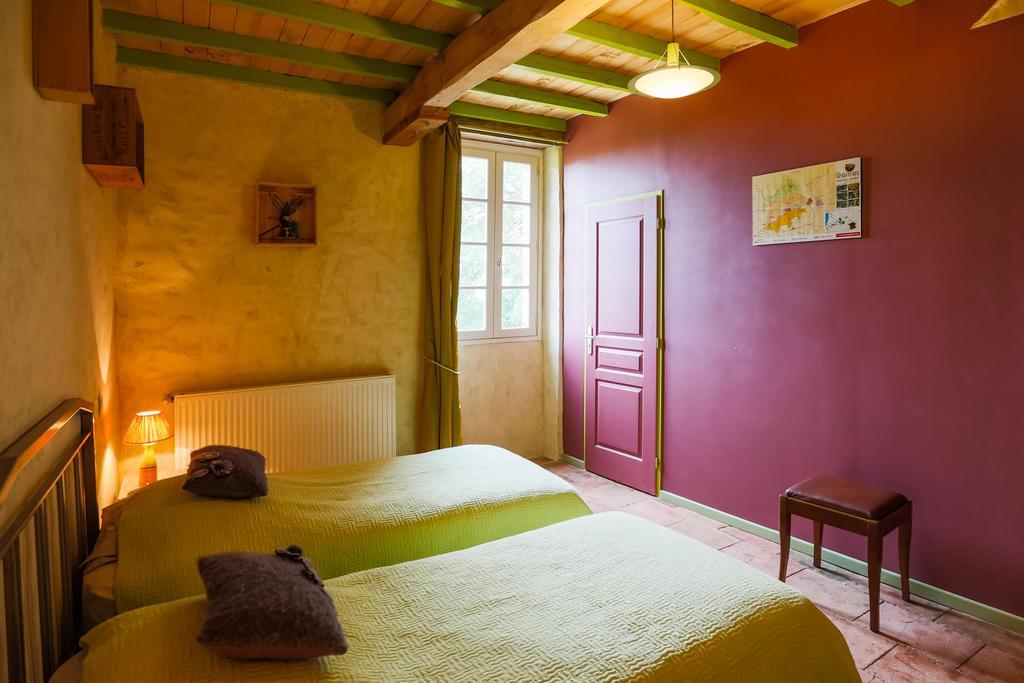 Bed and Breakfast Au Mas Des Calmettes Parisot  Exterior foto