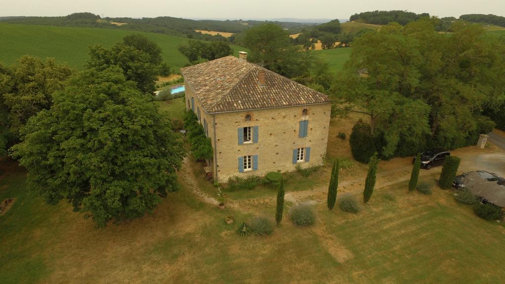 Bed and Breakfast Au Mas Des Calmettes Parisot  Exterior foto